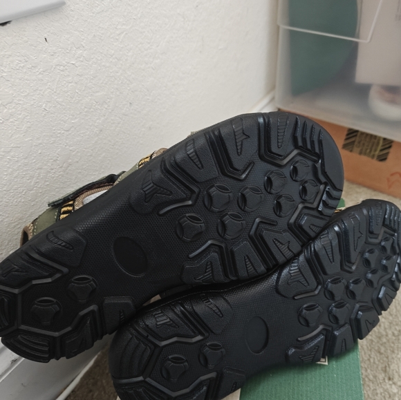 Unisex Closed Toe Leather Hiking Sandels - Picture 4 of 4